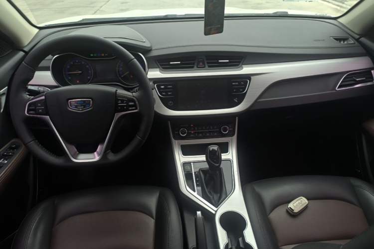 Used Geely Auto Vision 2018 1.5L Automatic Happiness Edition Center Console