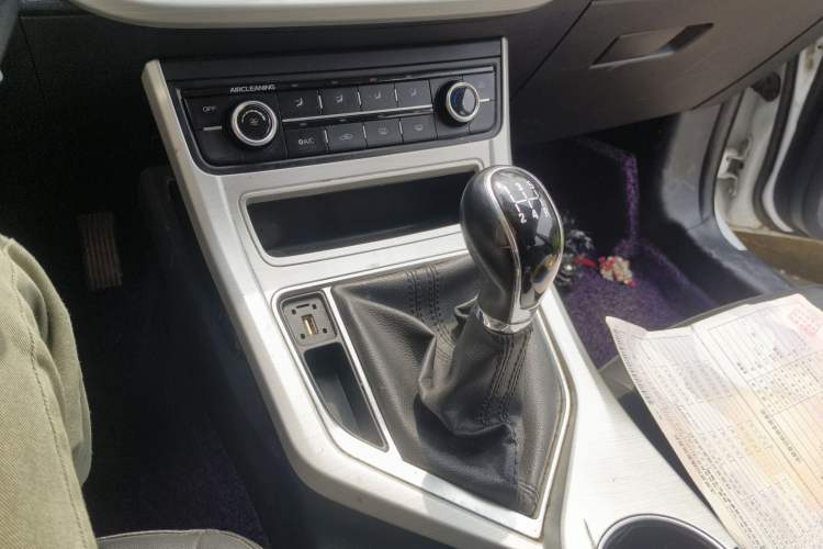 Used Geely Auto Vision 2018 1.5L Manual Happiness Edition Gear Lever