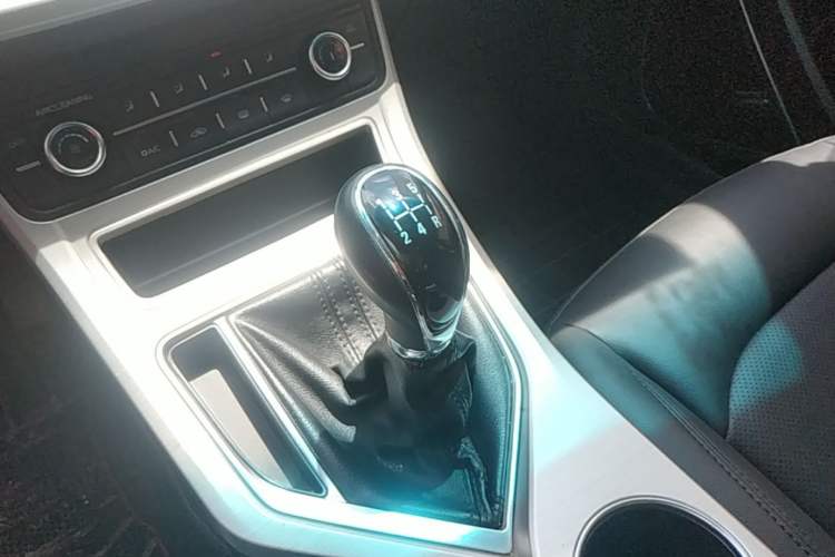 Used Geely Auto Vision 2018 1.5L Manual Happiness Edition Gear Lever