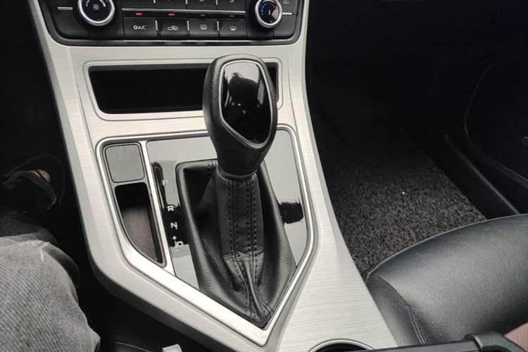 Used Geely Auto Vision 2018 1.5L Automatic Happiness Edition Gear Lever