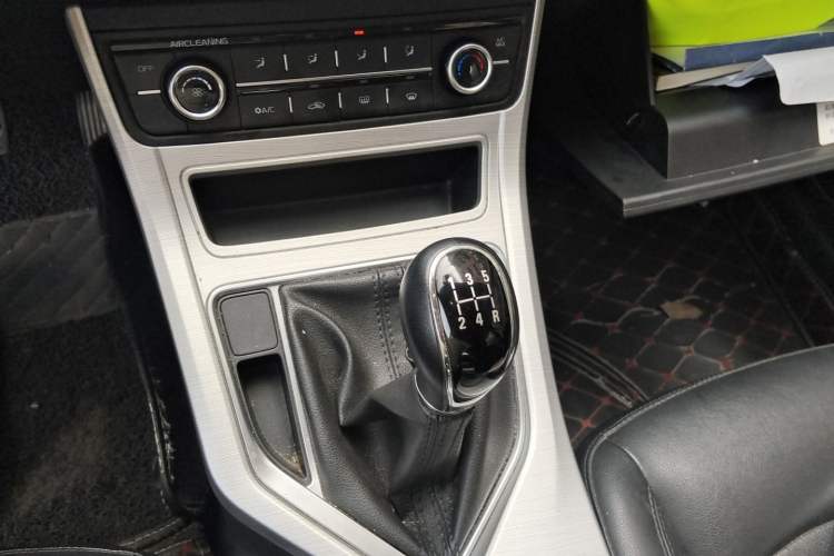 Used Geely Auto Vision 2018 1.5L Manual Happiness Edition Gear Lever