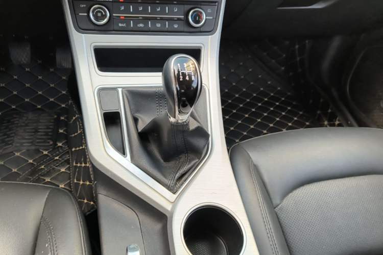 Used Geely Auto Vision 2018 1.5L Manual Happiness Edition Gear Lever