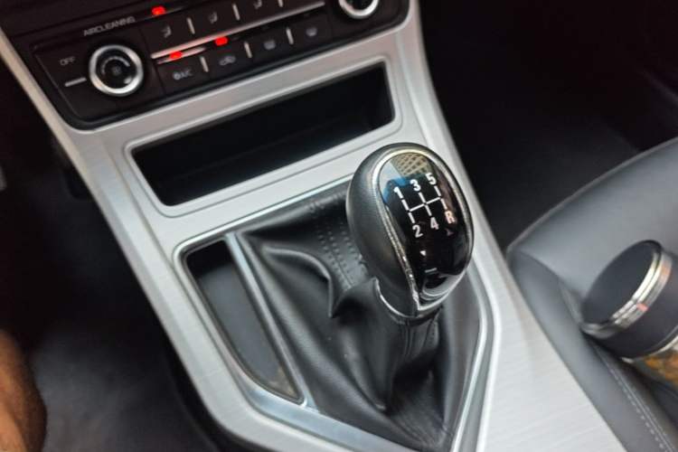Used Geely Auto Vision 2018 1.5L Manual Happiness Edition Gear Lever