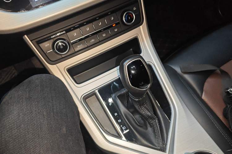 Used Geely Auto Vision 2018 1.5L Automatic Prestige Model Gear Lever