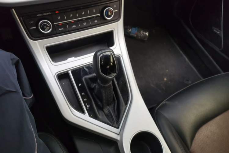 Used Geely Auto Vision 2018 1.5L Automatic Happiness Edition Gear Lever