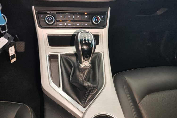 Used Geely Auto Vision 2018 1.5L Manual Happiness Edition Gear Lever