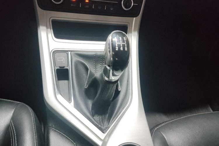 Used Geely Auto Vision 2018 1.5L Manual Happiness Edition Gear Lever