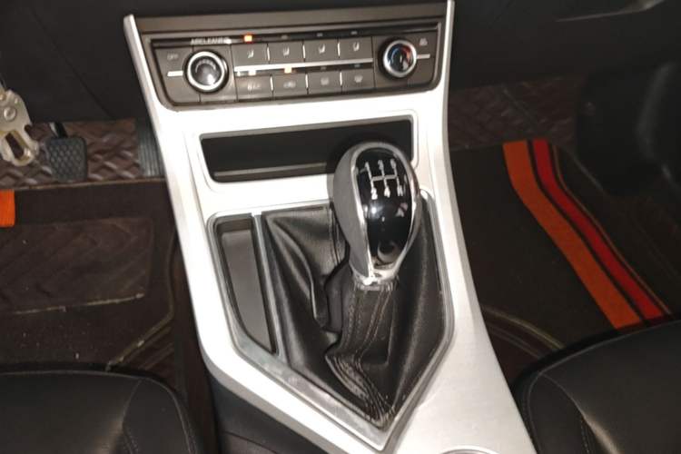 Used Geely Auto Vision 2018 1.5L Manual Happiness Edition Gear Lever