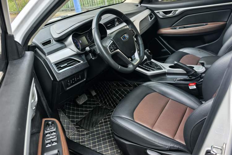 Used Geely Auto Vision 2018 1.5L Automatic Happiness Edition Interior 3