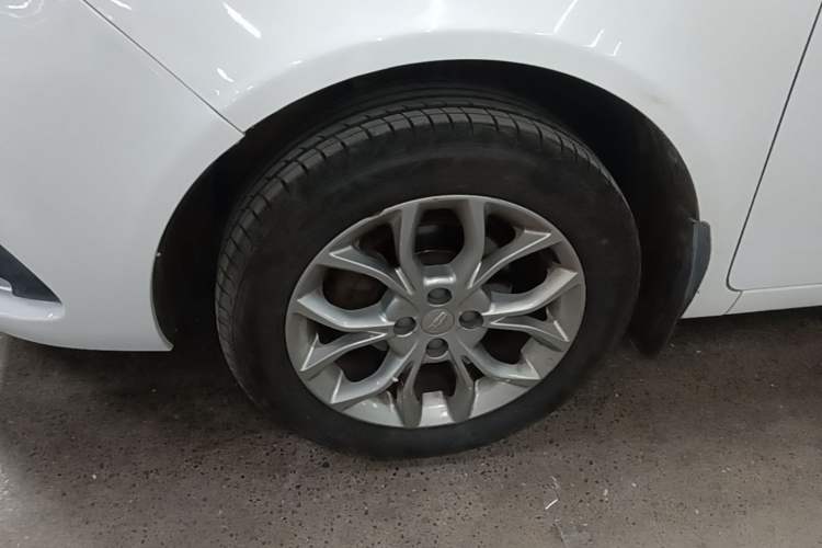 Used Geely Auto Vision 2018 1.5L Manual Happiness Edition Left Front Wheel Hub
