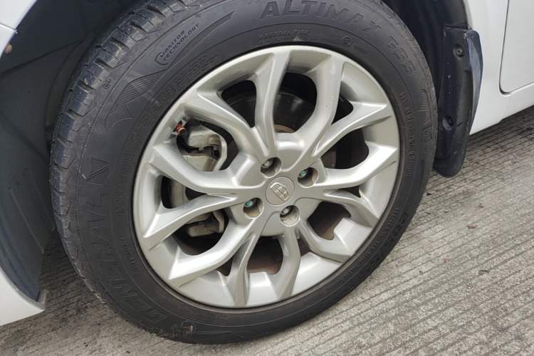 Used Geely Auto Vision 2018 1.5L Automatic Happiness Edition Left Front Wheel Hub