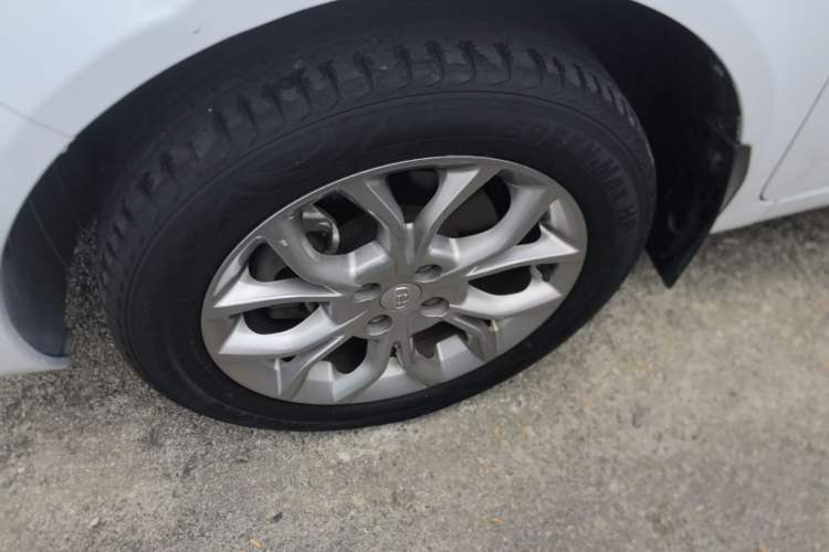 Used Geely Auto Vision 2018 1.5L Automatic Happiness Edition Left Front Wheel Hub