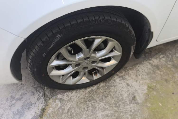 Used Geely Auto Vision 2018 1.5L Manual Happiness Edition Left Front Wheel Hub