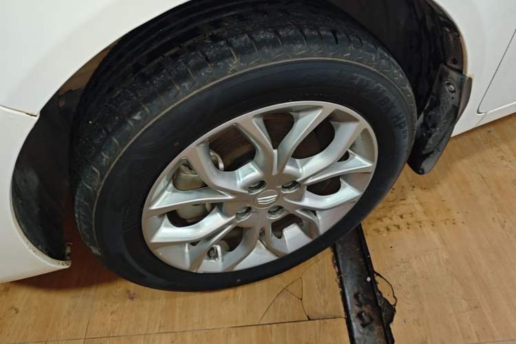 Used Geely Auto Vision 2018 1.5L Automatic Happiness Edition Left Front Wheel Hub