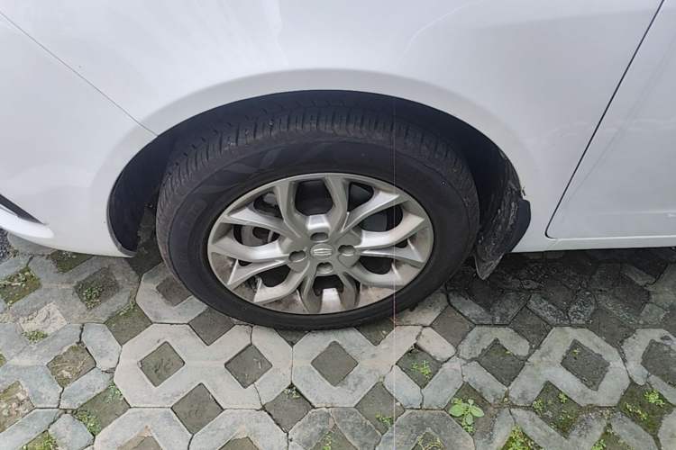 Used Geely Auto Vision 2018 1.5L Automatic Happiness Edition Left Front Wheel Hub