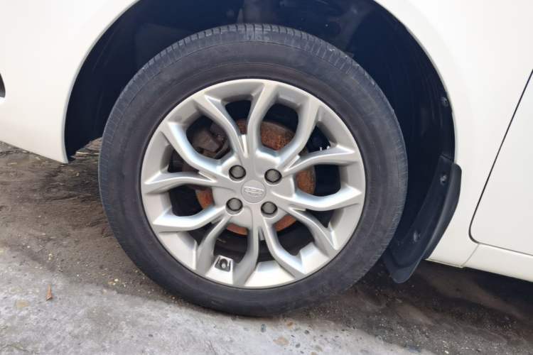 Used Geely Auto Vision 2018 1.5L Manual Happiness Edition Left Front Wheel Hub