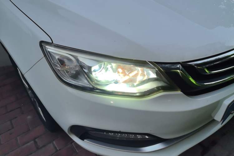 Used Geely Auto Vision 2018 1.5L Automatic Prestige Model Right Front Headlight