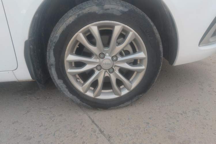 Used Geely Auto Vision 2018 1.5L Automatic Prestige Model Right Front Wheel Hub