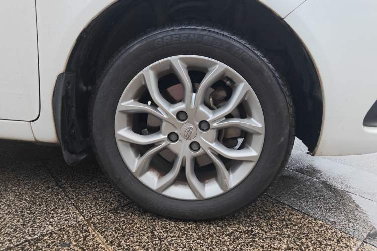 Used Geely Auto Vision 2018 1.5L Automatic Happiness Edition Right Front Wheel Hub