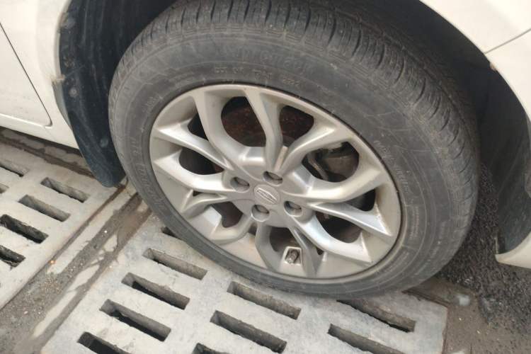 Used Geely Auto Vision 2018 1.5L Automatic Prestige Model Right Front Wheel Hub