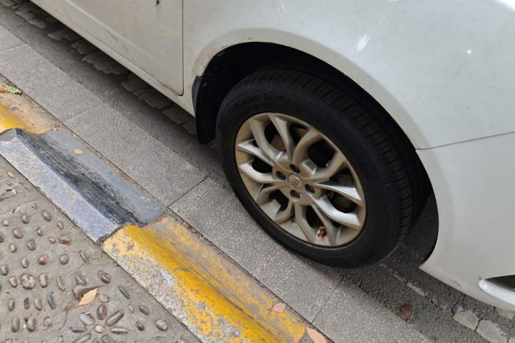 Used Geely Auto Vision 2018 1.5L Automatic Happiness Edition Right Front Wheel Hub