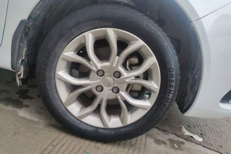 Used Geely Auto Vision 2018 1.5L Automatic Happiness Edition Right Front Wheel Hub