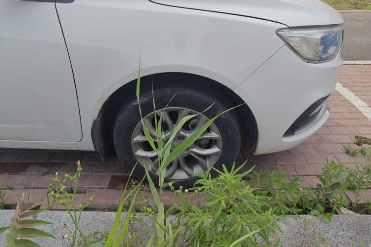 Used Geely Auto Vision 2018 1.5L Automatic Happiness Edition Right Front Wheel Hub