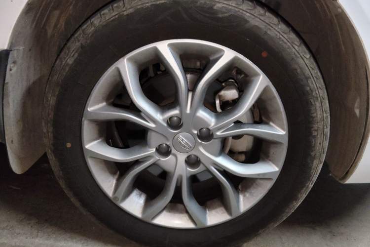 Used Geely Auto Vision 2018 1.5L Automatic Happiness Edition Right Front Wheel Hub