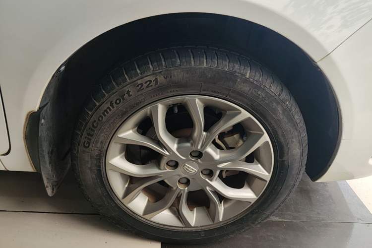 Used Geely Auto Vision 2018 1.5L Automatic Happiness Edition Right Front Wheel Hub