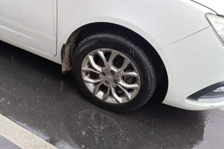 Used Geely Auto Vision 2018 1.5L Automatic Prestige Model Right Front Wheel Hub