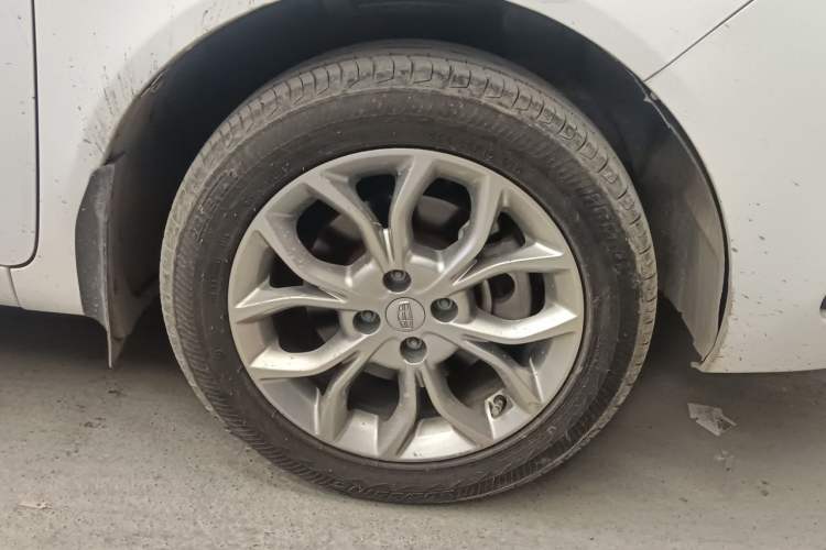 Used Geely Auto Vision 2018 1.5L Automatic Happiness Edition Right Front Wheel Hub