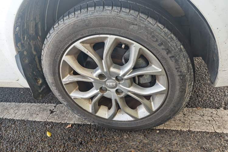 Used Geely Auto Vision 2018 1.5L Automatic Happiness Edition Right Front Wheel Hub