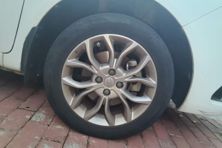Used Geely Auto Vision 2018 1.5L Automatic Prestige Model Right Front Wheel Hub