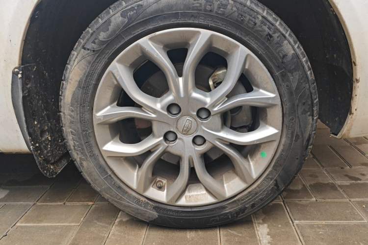 Used Geely Auto Vision 2018 1.5L Automatic Prestige Model Right Front Wheel Hub