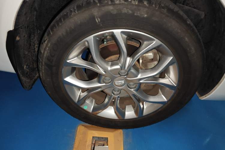 Used Geely Auto Vision 2018 1.5L Automatic Happiness Edition Right Front Wheel Hub