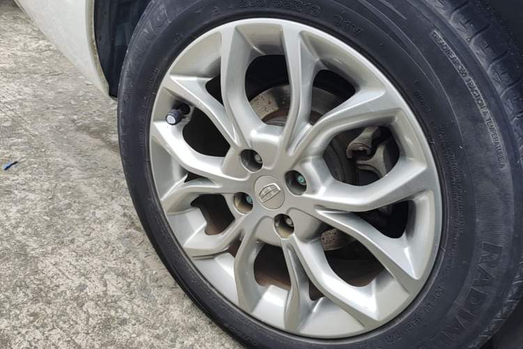 Used Geely Auto Vision 2018 1.5L Automatic Happiness Edition Right Rear Wheel Hub
