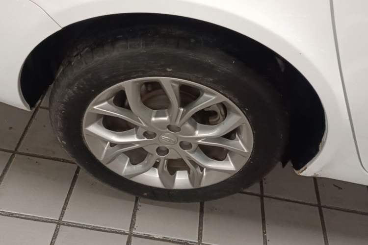 Used Geely Auto Vision 2018 1.5L Manual Happiness Edition Right Rear Wheel Hub
