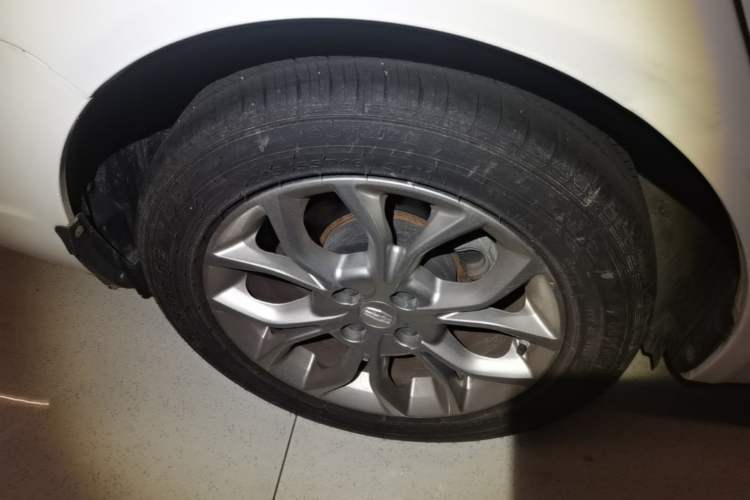 Used Geely Auto Vision 2018 1.5L Automatic Happiness Edition Right Rear Wheel Hub