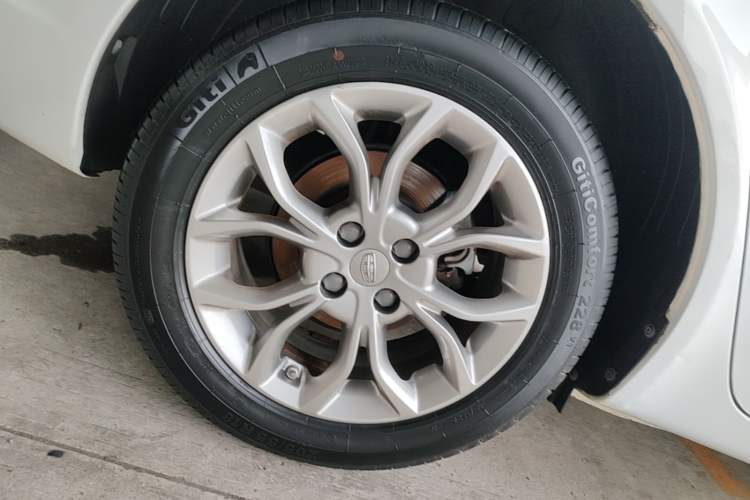 Used Geely Auto Vision 2018 1.5L Automatic Happiness Edition Right Rear Wheel Hub
