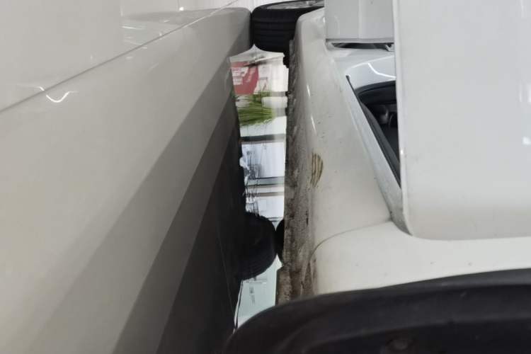 Used Geely Auto Vision 2018 1.5L Automatic Happiness Edition Right Side Sill