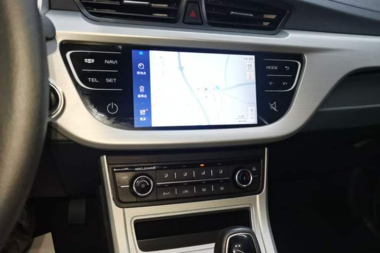 Used Geely Auto Vision 2018 1.5L Automatic Prestige Model Audio And AC Panel