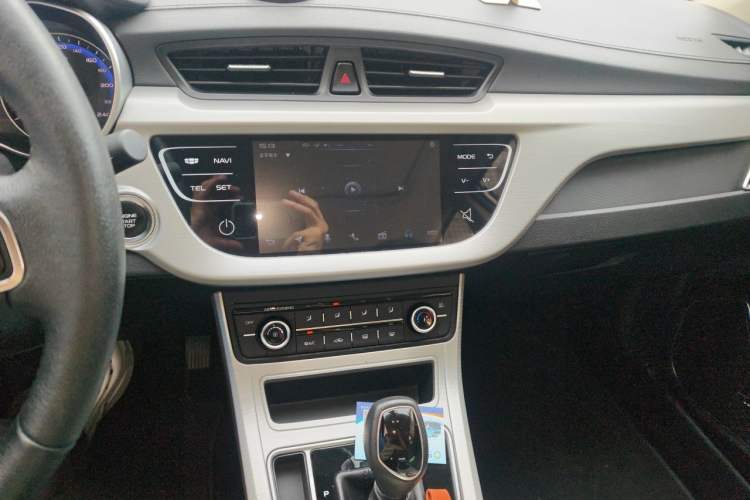 Used Geely Auto Vision 2018 1.5L Automatic Happiness Edition Audio And AC Panel