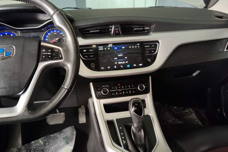 Used Geely Auto Vision 2018 1.5L Automatic Prestige Model Audio And AC Panel