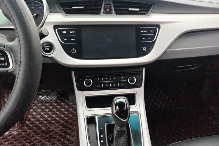 Used Geely Auto Vision 2018 1.5L Automatic Happiness Edition Audio And AC Panel