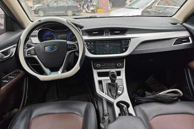 Used Geely Auto Vision 2018 1.5L Automatic Prestige Model Center Console