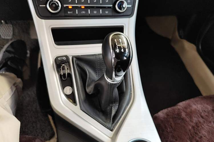 Used Geely Auto Vision 2018 1.5L Manual Happiness Edition Gear Lever