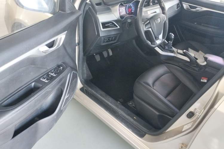 Used Geely Auto Vision 2018 1.5L Manual Happiness Edition Interior 3