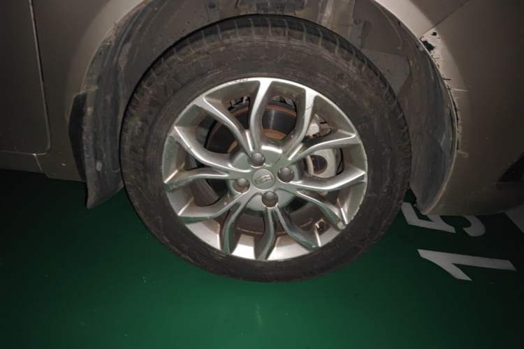 Used Geely Auto Vision 2018 1.5L Automatic Happiness Edition Right Front Wheel Hub