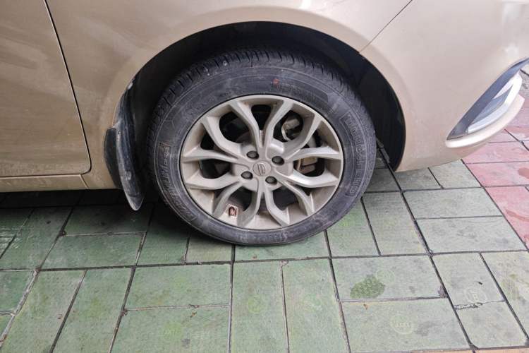 Used Geely Auto Vision 2018 1.5L Automatic Happiness Edition Right Front Wheel Hub