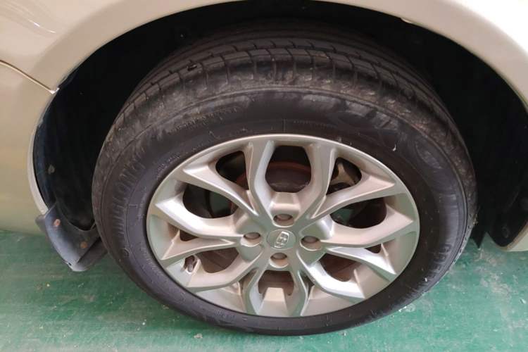 Used Geely Auto Vision 2018 1.5L Automatic Happiness Edition Right Rear Wheel Hub